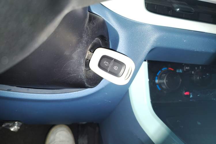 Used Dongfeng NAMMI BOX 2022 Revised Light Wind Edition 201 km Standard Version Interior 1