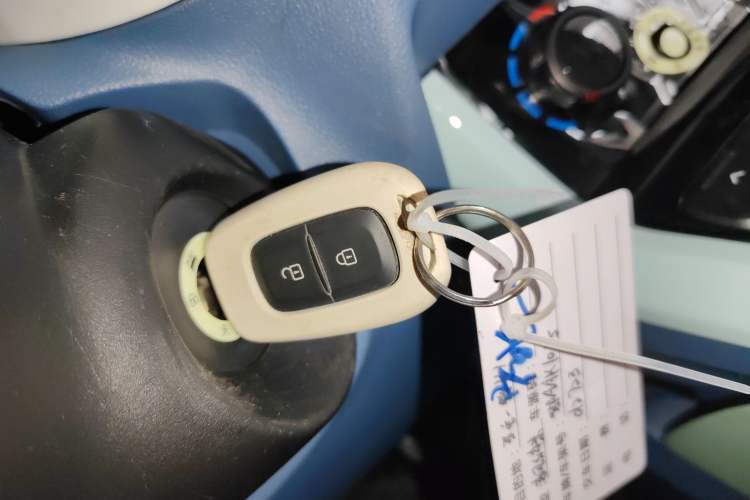 Used Dongfeng NAMMI BOX 2022 Revised Light Wind Edition 201 km Standard Version Interior 1
