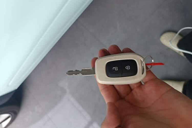 Used Dongfeng NAMMI BOX 2022 Revised Light Wind Edition 201 km Standard Version Interior 1
