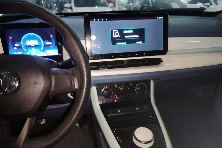 Used Dongfeng NAMMI BOX 2022 Revised Light Wind Edition 201 km Standard Version Interior 2