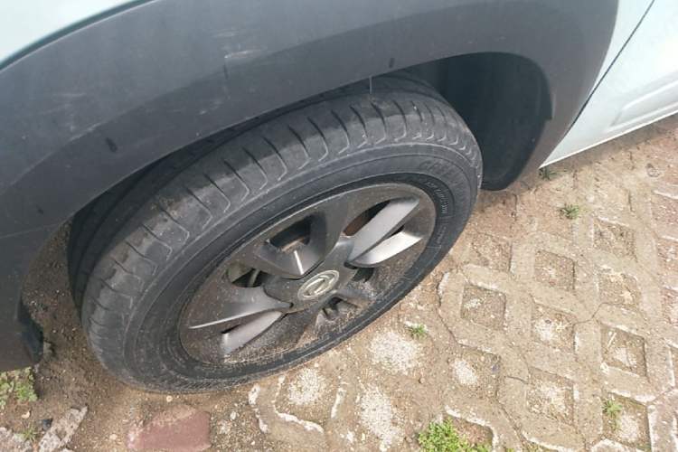 Used Dongfeng NAMMI BOX 2022 Chasing Wind Edition 351 km Advanced Model Left Front Wheel Hub
