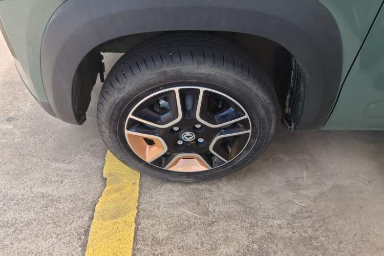 Used Dongfeng NAMMI BOX 2022 Champion Edition Light Wind Version 201KM Standard Model Left Front Wheel Hub