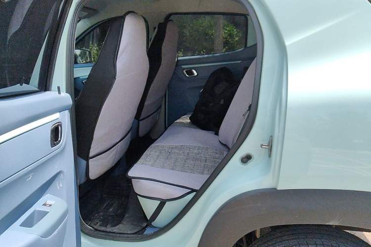 Used Dongfeng NAMMI BOX 2022 Revised Light Wind Edition 201 km Standard Version Left Rear Seat