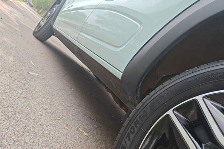 Used Dongfeng NAMMI BOX 2022 Chasing Wind Edition 331 km Standard Model Left Side Sill