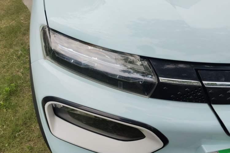Used Dongfeng NAMMI BOX 2022 Chasing Wind Edition 331 km Standard Model Right Front Headlight