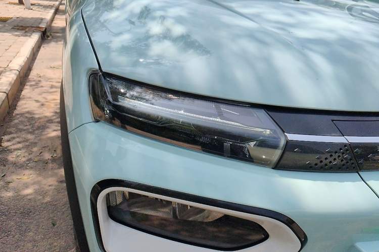 Used Dongfeng NAMMI BOX 2022 Revised Light Wind Edition 201 km Standard Version Right Front Headlight