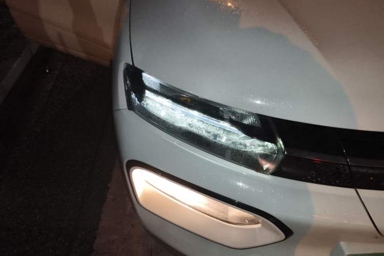 Used Dongfeng NAMMI BOX 2022 Revised Light Wind Edition 201 km Standard Version Right Front Headlight
