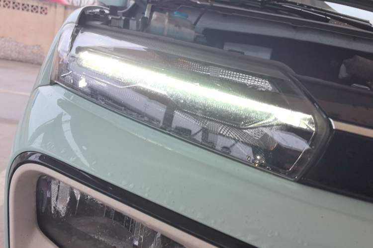 Used Dongfeng NAMMI BOX 2022 Revised Light Wind Edition 201 km Standard Version Right Front Headlight