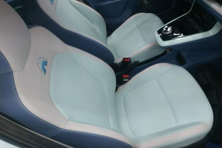 Used Dongfeng NAMMI BOX 2022 Chasing Wind Edition 331 km Standard Model Right Front Seat