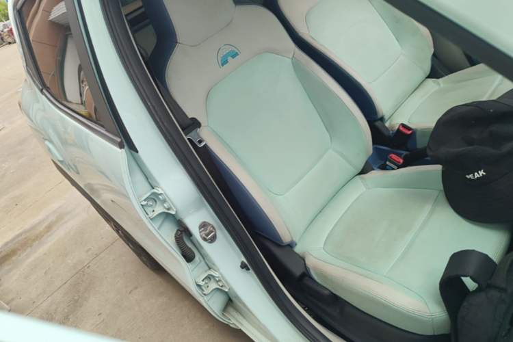 Used Dongfeng NAMMI BOX 2022 Revised Light Wind Edition 201 km Standard Version Right Front Seat