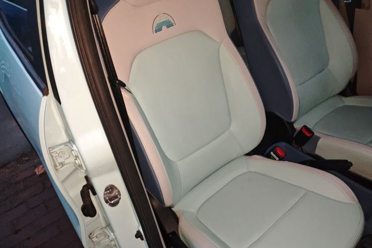 Used Dongfeng NAMMI BOX 2022 Revised Light Wind Edition 201 km Standard Version Right Front Seat