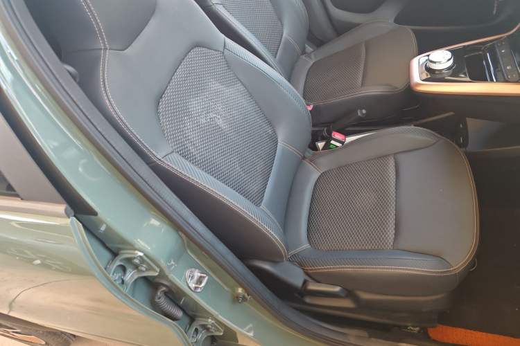 Used Dongfeng NAMMI BOX 2022 Champion Edition Light Wind Version 201KM Standard Model Right Front Seat