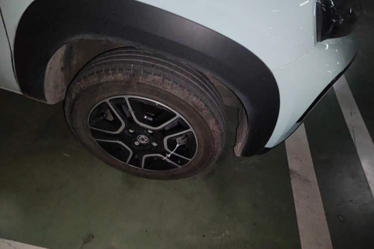 Used Dongfeng NAMMI BOX 2022 Light Wind Edition 201KM Advanced Model Right Front Wheel Hub
