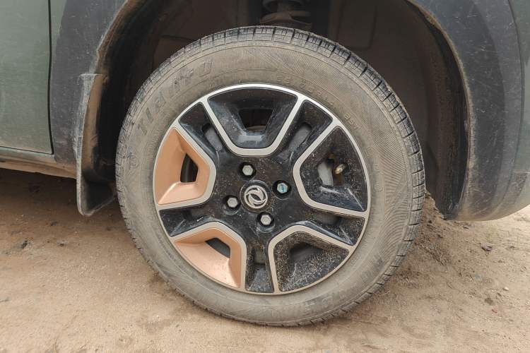 Used Dongfeng NAMMI BOX 2022 Champion Edition Light Wind Version 201KM Standard Model Right Front Wheel Hub
