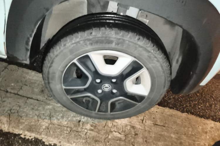 Used Dongfeng NAMMI BOX 2022 Revised Light Wind Edition 201 km Standard Version Right Front Wheel Hub