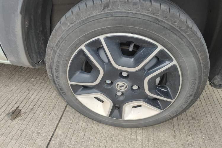 Used Dongfeng NAMMI BOX 2022 Champion Edition Light Wind Version 201KM Standard Model Right Front Wheel Hub