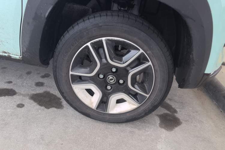 Used Dongfeng NAMMI BOX 2022 Revised Light Wind Edition 201 km Standard Version Right Front Wheel Hub