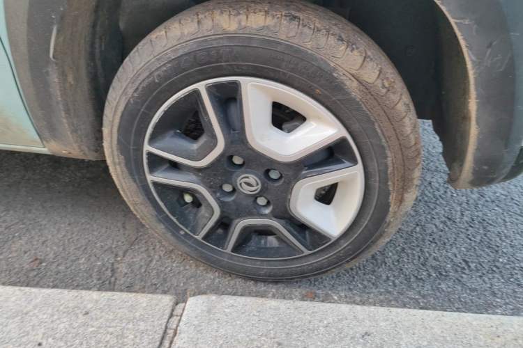 Used Dongfeng NAMMI BOX 2022 Revised Light Wind Edition 201 km Standard Version Right Front Wheel Hub