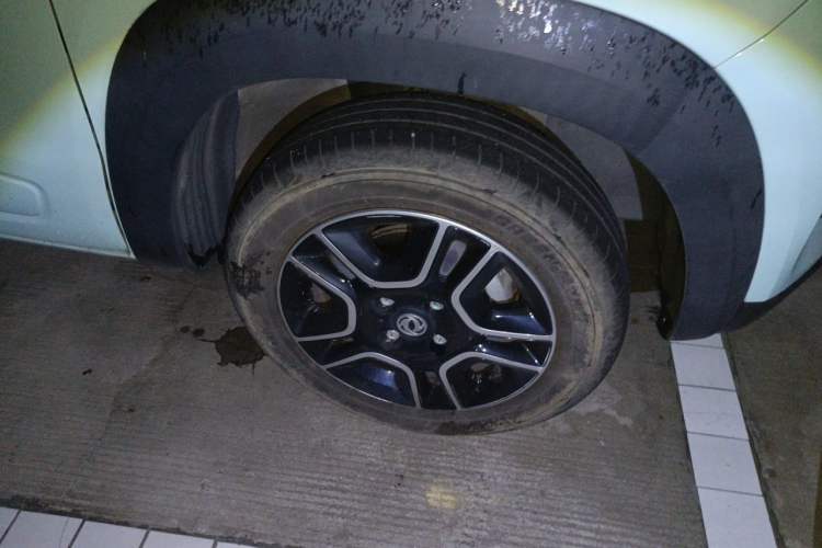 Used Dongfeng NAMMI BOX 2022 Light Wind Edition 201KM Advanced Model Right Front Wheel Hub