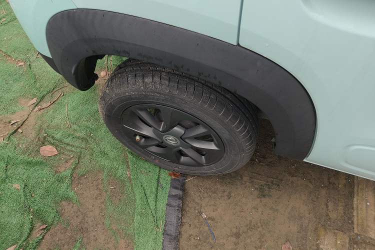 Used Dongfeng NAMMI BOX 2022 Chasing Wind Edition 331KM Advanced Model Right Rear Wheel Hub
