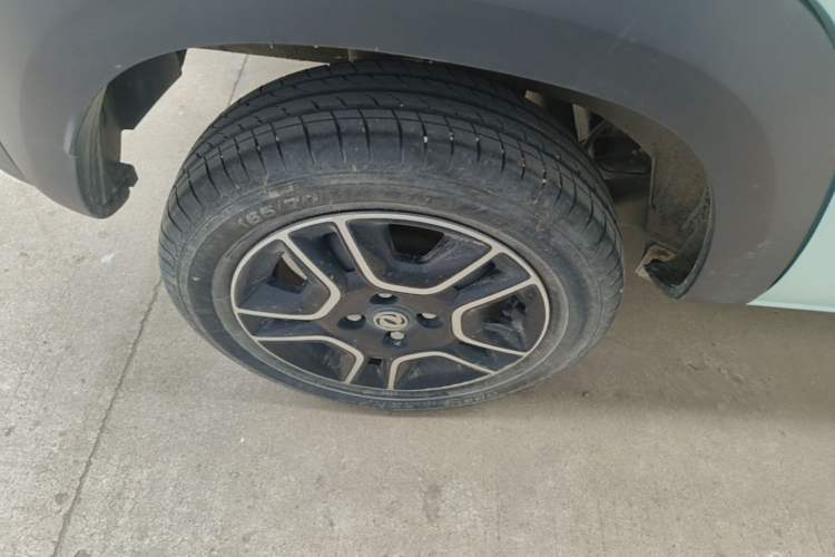 Used Dongfeng NAMMI BOX 2022 Revised Light Wind Edition 201 km Standard Version Right Rear Wheel Hub