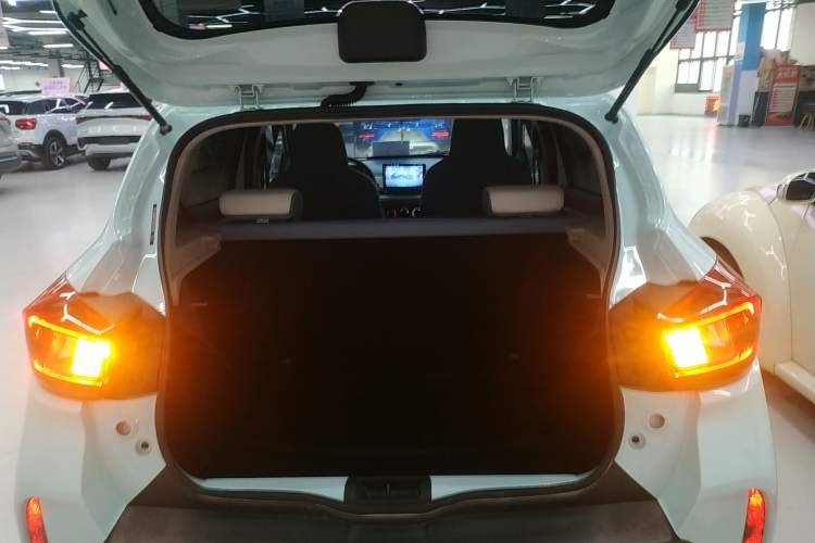 Used Dongfeng NAMMI BOX 2022 Chasing Wind Edition 331 km Standard Model Trunk