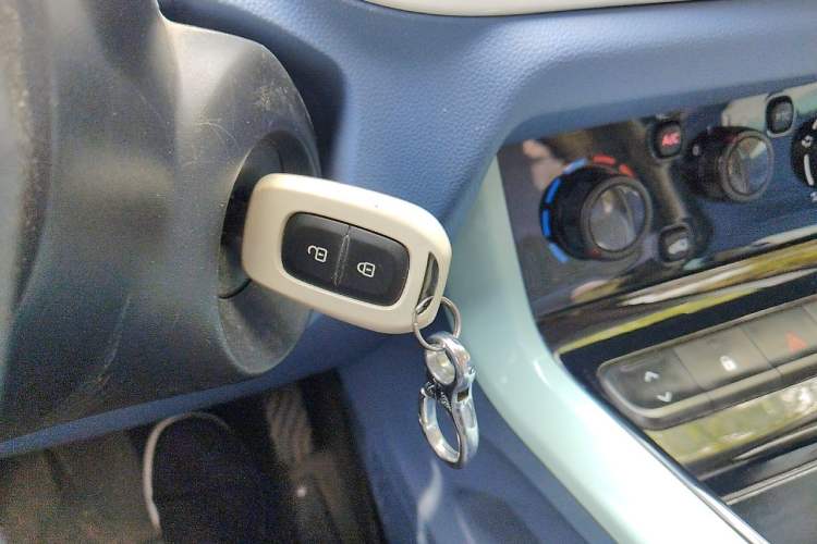 Used Dongfeng NAMMI BOX 2022 Revised Light Wind Edition 201 km Standard Version Vehicle Key