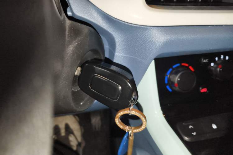 Used Dongfeng NAMMI BOX 2022 Revised Light Wind Edition 201 km Standard Version Vehicle Key