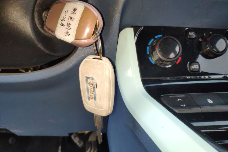 Used Dongfeng NAMMI BOX 2022 Light Wind Edition 201KM Lightning Model Interior 1