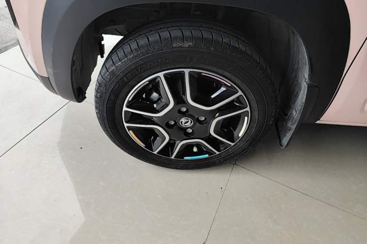 Used Dongfeng NAMMI BOX 2022 Revised Light Wind Edition 201 km Standard Version Left Front Wheel Hub