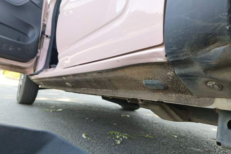 Used Dongfeng NAMMI BOX 2022 Revised Light Wind Edition 201 km Standard Version Left Side Sill
