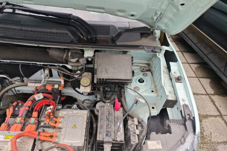 Used Dongfeng NAMMI BOX 2022 Chasing Wind Edition 331KM Advanced Model Engine Bay Left