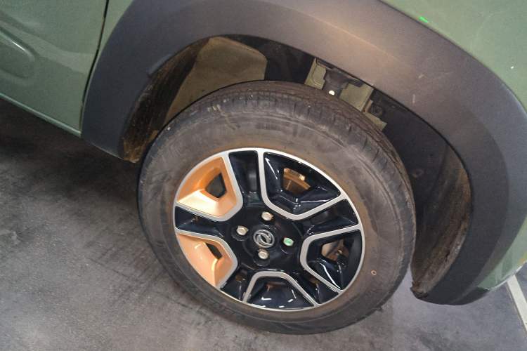 Used Dongfeng NAMMI BOX 2022 Champion Edition Light Wind Version 201KM Standard Model Right Front Wheel Hub