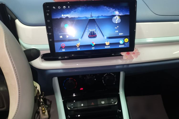 Used Dongfeng NAMMI BOX 2022 Chasing Wind Edition 331 km Standard Model Audio And AC Panel