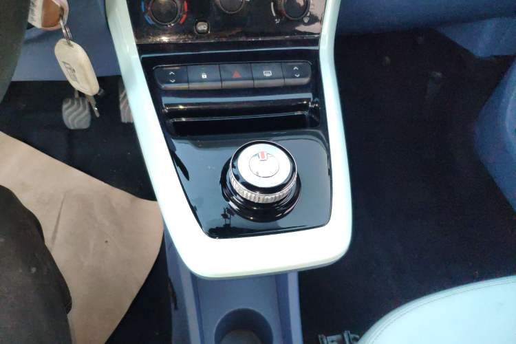 Used Dongfeng NAMMI BOX 2022 Light Wind Edition 201KM Lightning Model Gear Lever