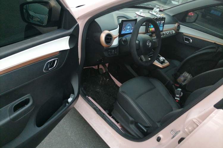Used Dongfeng NAMMI BOX 2022 Revised Light Wind Edition 201 km Standard Version Interior 3
