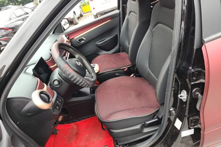 Used Dongfeng NAMMI BOX 2022 Revised Light Wind Edition 201 km Standard Version Left Front Seat