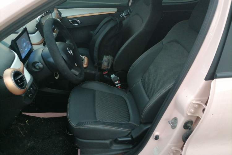 Used Dongfeng NAMMI BOX 2022 Revised Light Wind Edition 201 km Standard Version Left Front Seat