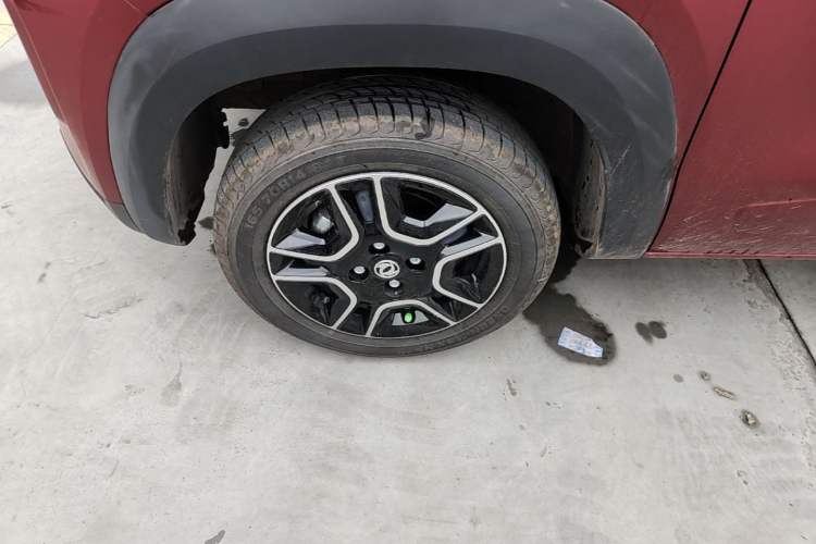 Used Dongfeng NAMMI BOX 2022 Revised Light Wind Edition 201 km Standard Version Left Front Wheel Hub