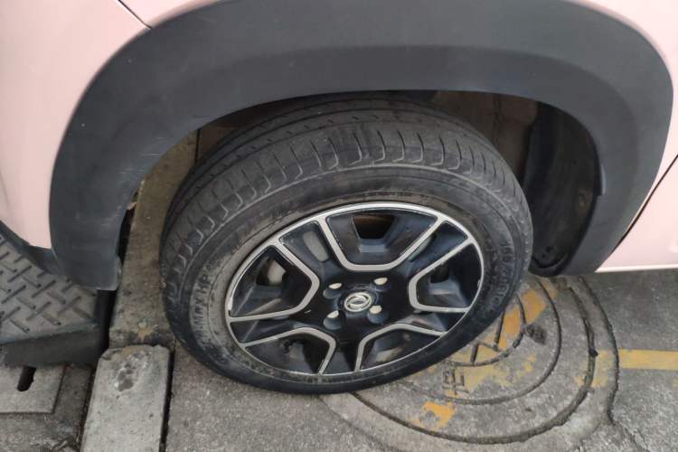 Used Dongfeng NAMMI BOX 2022 Light Wind Edition 201KM Lightning Model Left Front Wheel Hub
