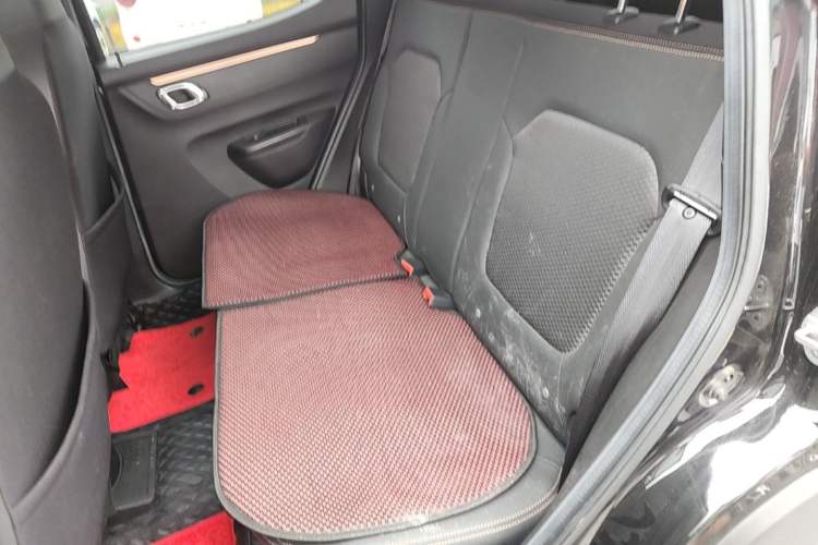 Used Dongfeng NAMMI BOX 2022 Revised Light Wind Edition 201 km Standard Version Left Rear Seat