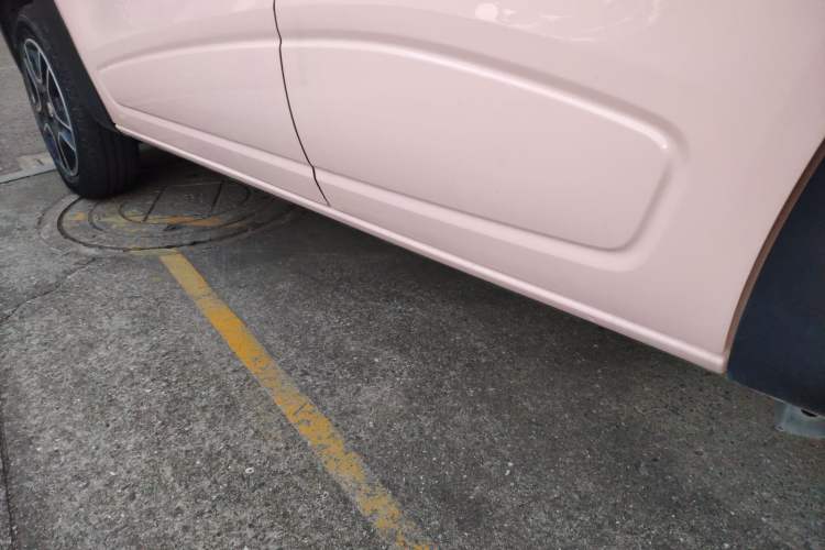 Used Dongfeng NAMMI BOX 2022 Light Wind Edition 201KM Lightning Model Left Side Sill