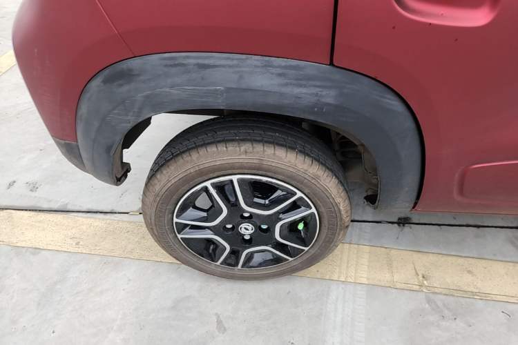 Used Dongfeng NAMMI BOX 2022 Revised Light Wind Edition 201 km Standard Version Right Rear Wheel Hub