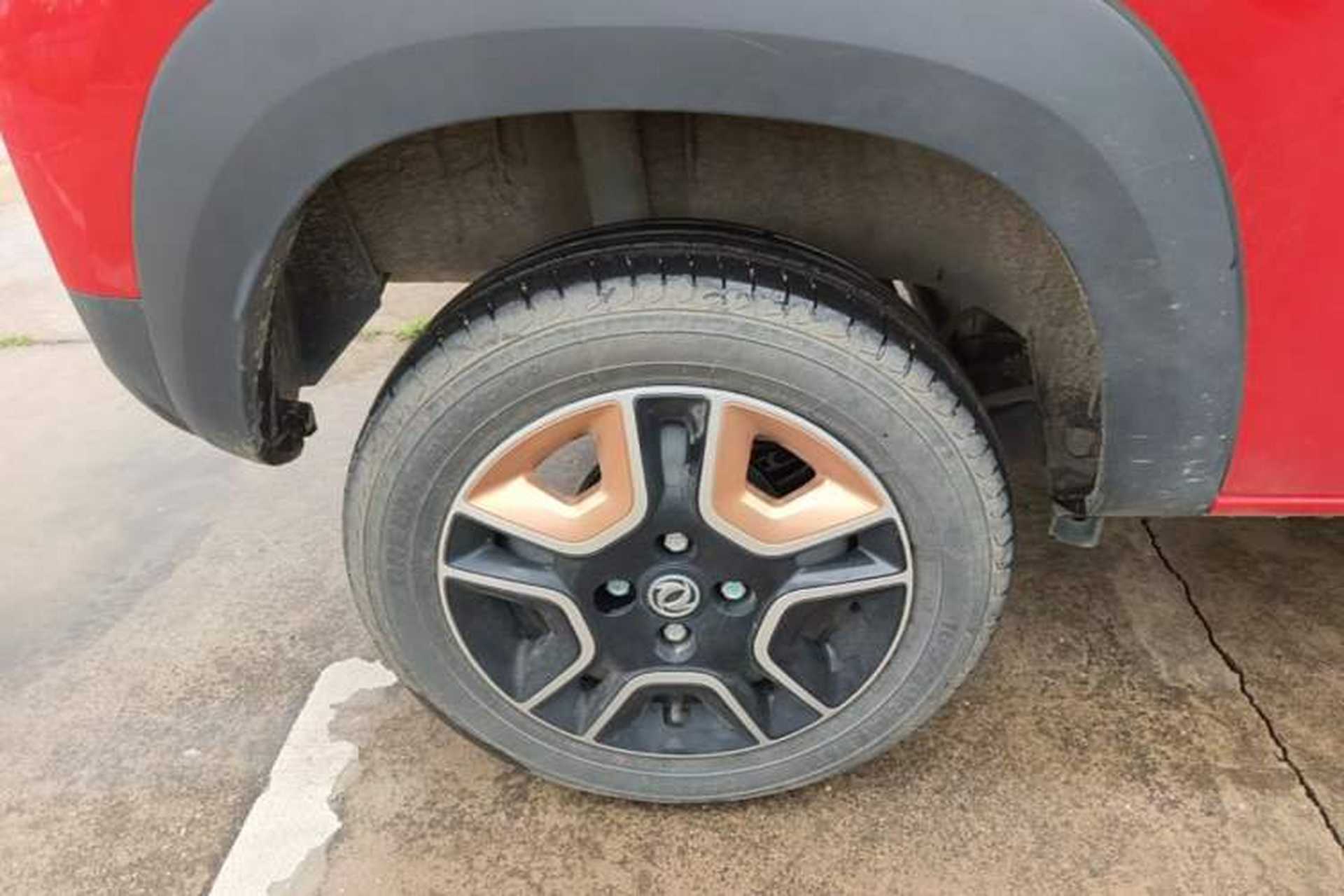 Used Dongfeng NAMMI BOX 2022 Revised Light Wind Edition 201 km Standard Version Right Rear Wheel Hub