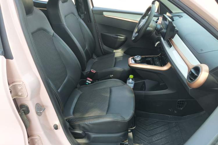 Used Dongfeng NAMMI BOX 2022 Revised Light Wind Edition 201 km Standard Version Right Front Seat