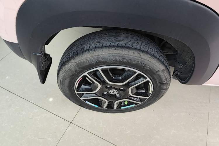 Used Dongfeng NAMMI BOX 2022 Revised Light Wind Edition 201 km Standard Version Right Rear Wheel Hub
