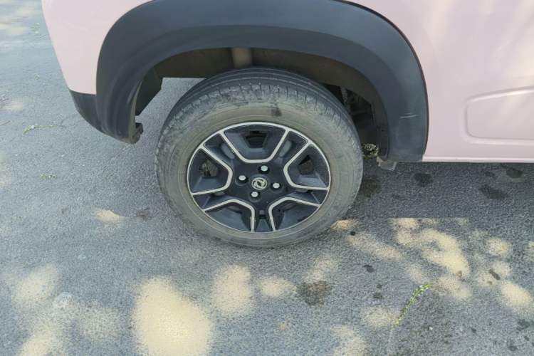 Used Dongfeng NAMMI BOX 2022 Revised Light Wind Edition 201 km Standard Version Right Rear Wheel Hub