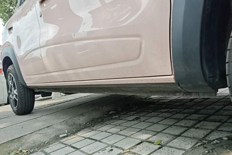 Used Dongfeng NAMMI BOX 2022 Chasing Wind Edition 331 km Standard Model Right Side Sill