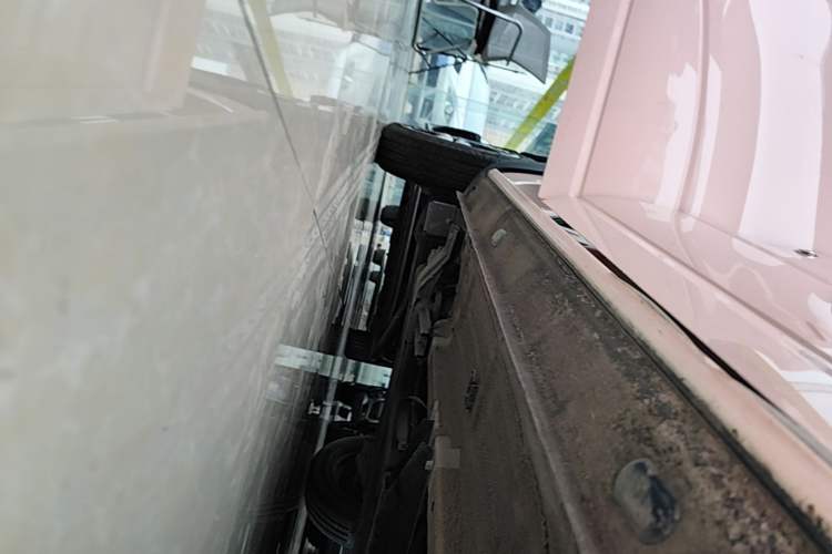 Used Dongfeng NAMMI BOX 2022 Revised Light Wind Edition 201 km Standard Version Right Side Sill
