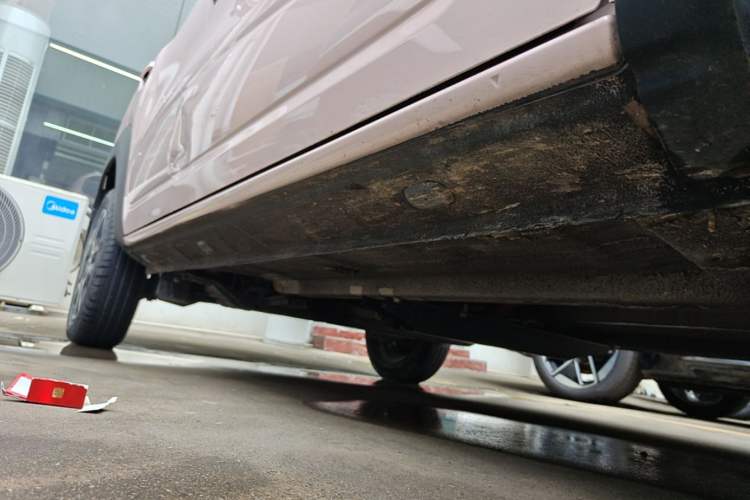 Used Dongfeng NAMMI BOX 2022 Chasing Wind Edition 331 km Standard Model Right Side Sill